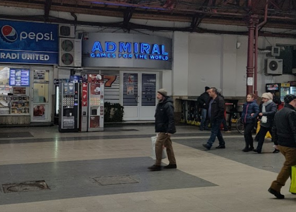 Păcănele în Gara de Nord, imagine a zilelor noastre