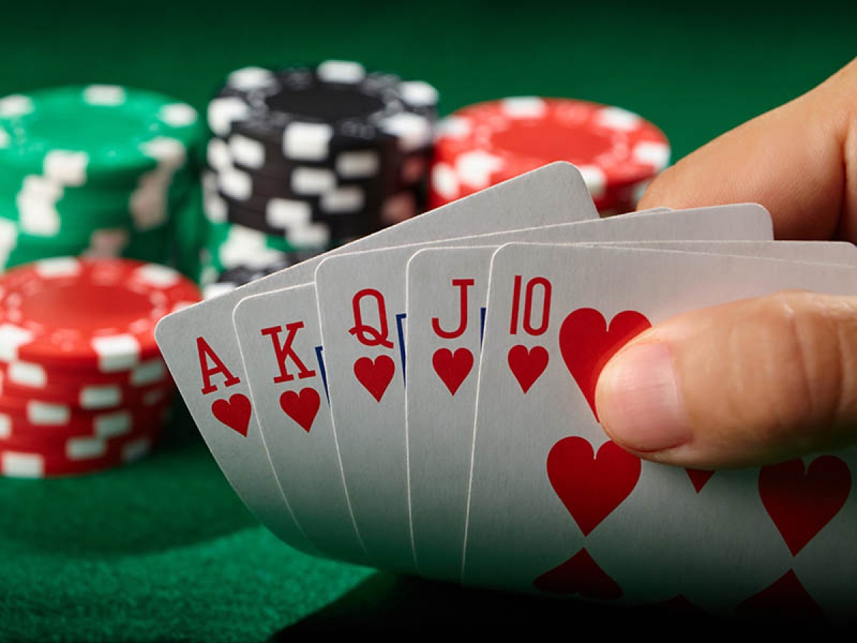 În atenția românilor care vor să joace poker în Spania. Țara îi consideră sportivi pe jucători, iar taxele cresc până la 24%