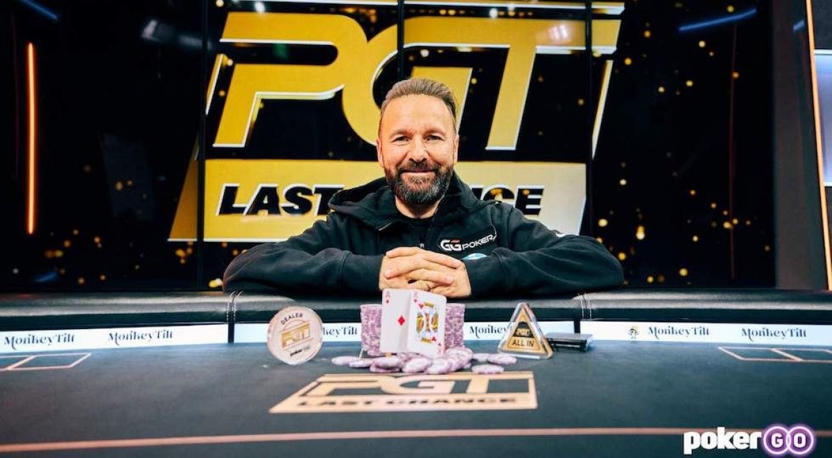 Negreanu zâmbește