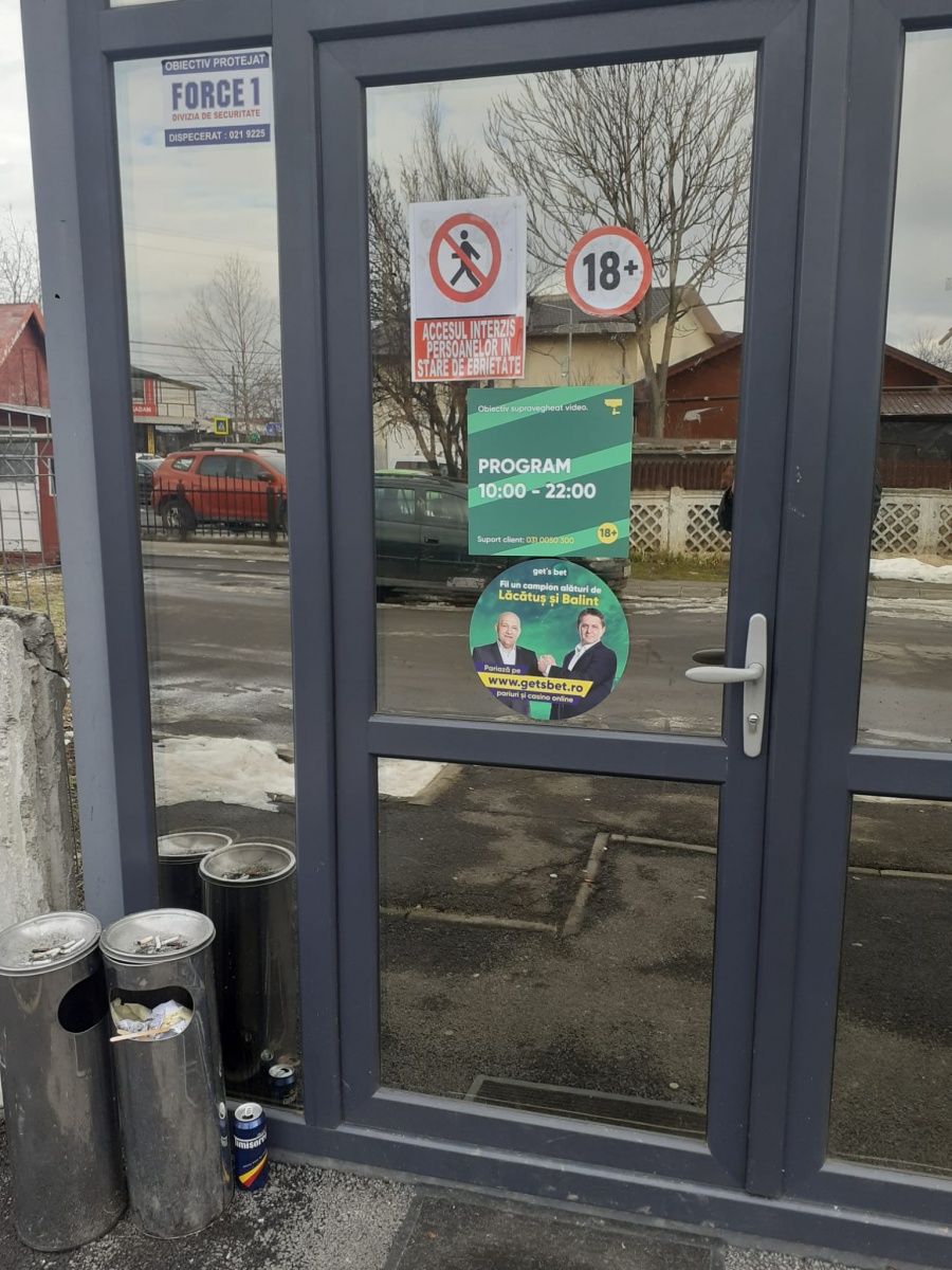 Așa arată intrarea în agenția din Buftea. Imaginea, surprinsă ieri la prânz   Foto: Daniel Conțescu