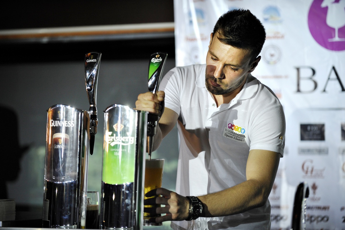 Amendă de 8.000.000 de dolari pentru un cazinou care a servit produse chimice în loc de bere la dozator
