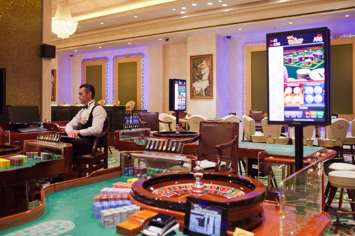 Interiorul Grand Casino de la Marriott   FOTO: https:grandcasinobucharest.ro