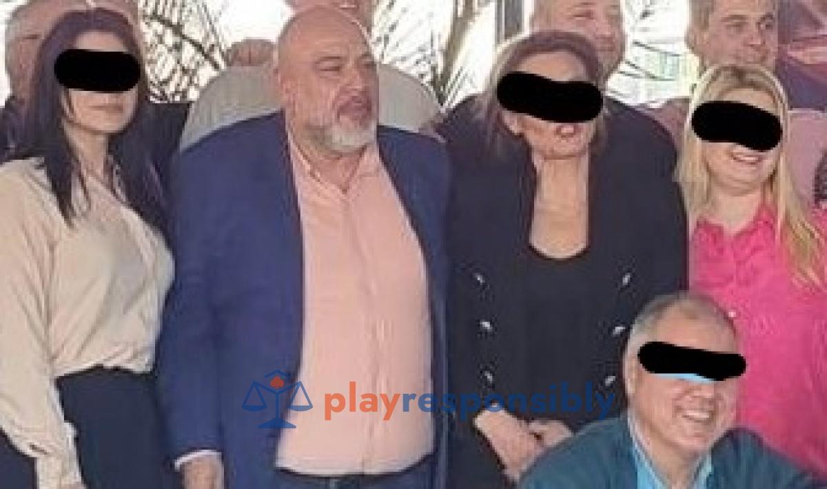 Pocora, în perioada în care era durduliu, la o petrecere cu subalternii
