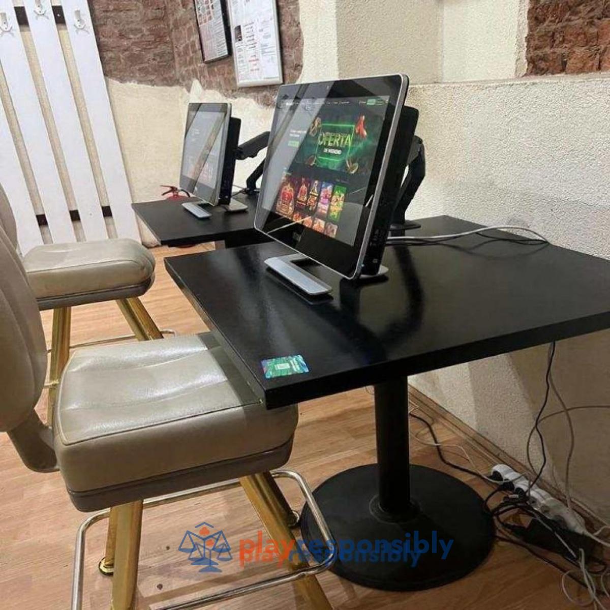 ONJN a pus lacătul pe un internet café