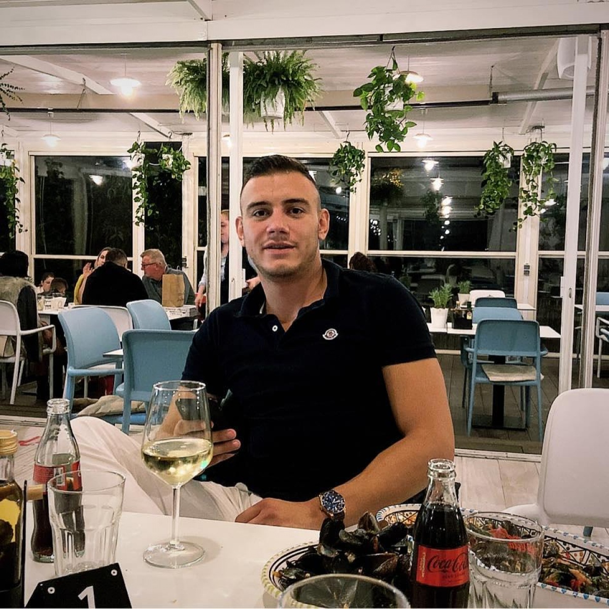 A pierdut bani la jocuri de noroc, apoi a intrat în stâlp