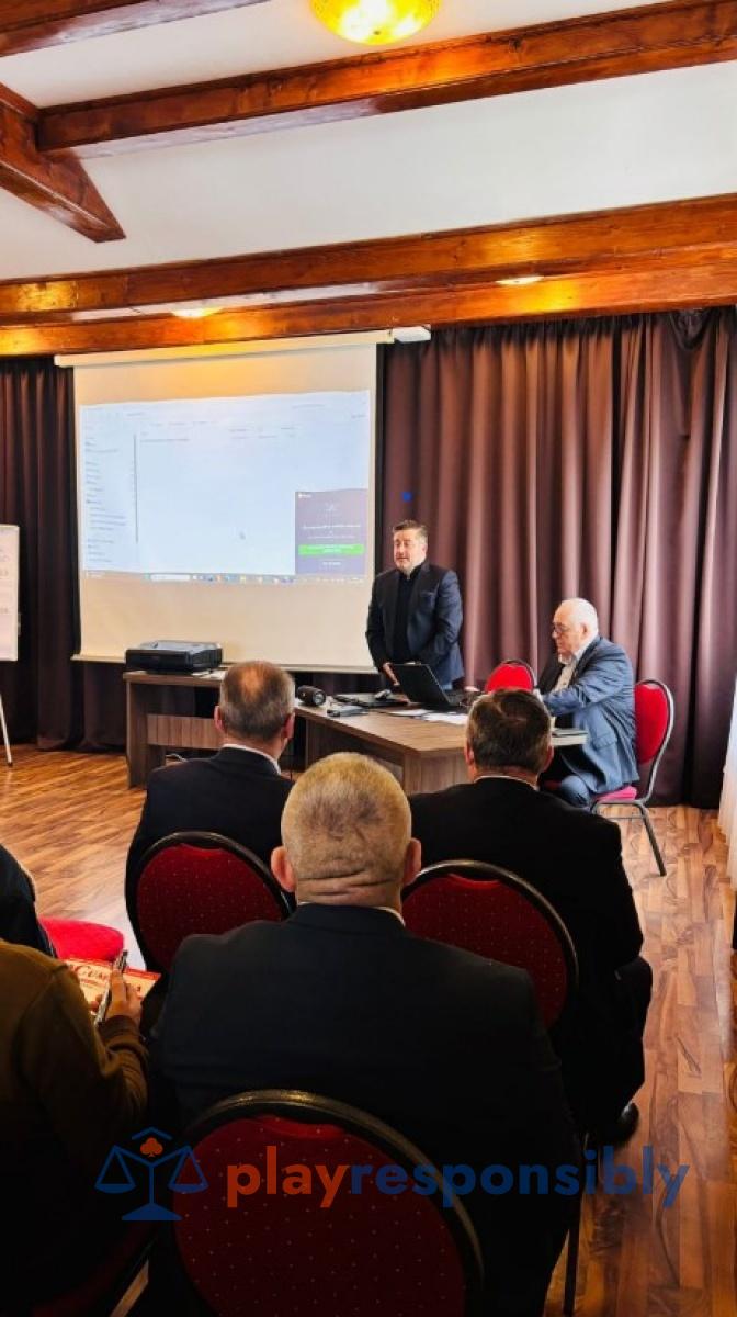 Doru Gheorghiu și-a susținut teoria în fața primarilor  FOTO Captură foto acor.ro