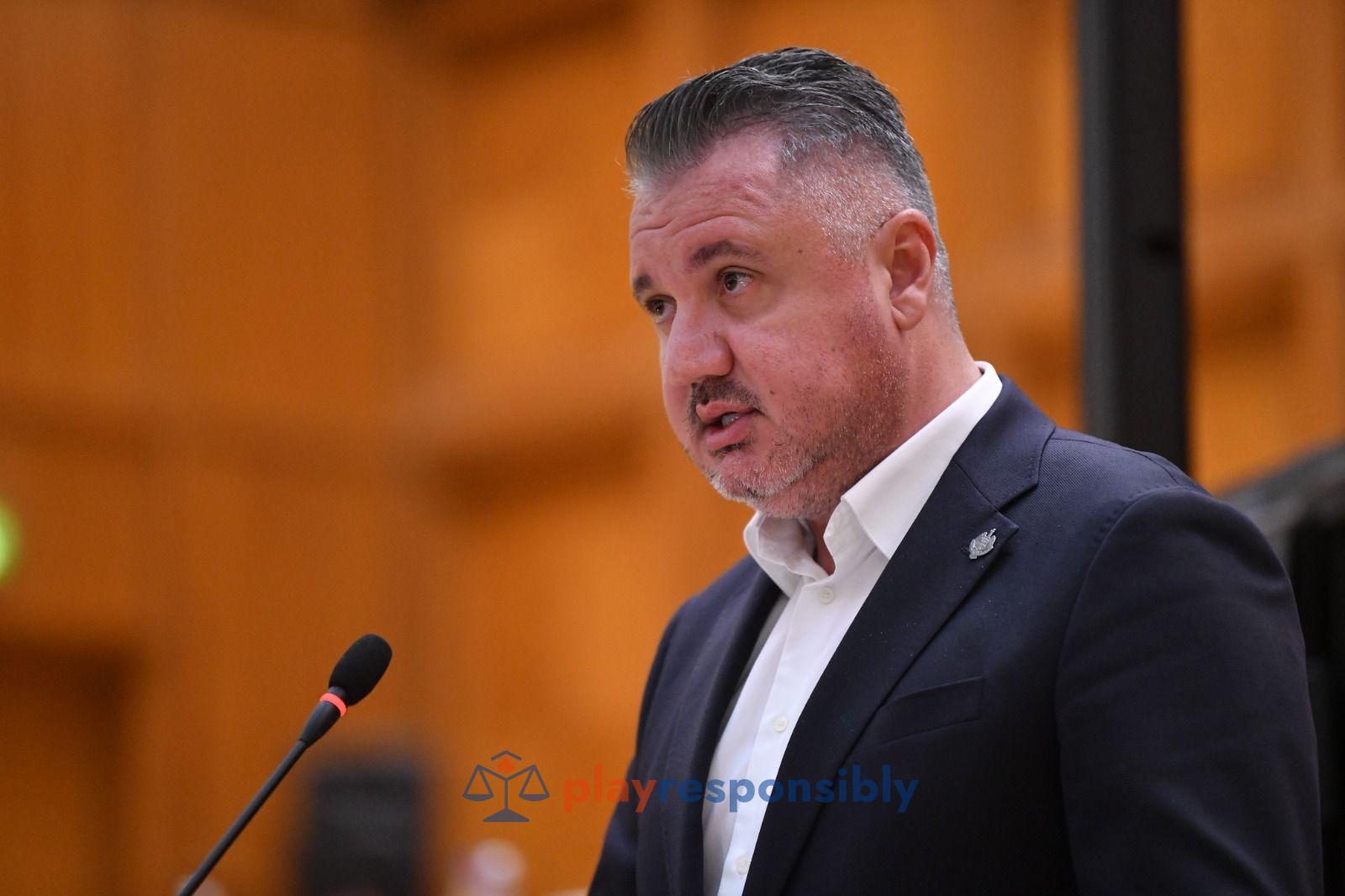 Pe Romeo Lungu îl dă neștiința  afară din casă   FOTO Facebook Romeo Daniel Lungu