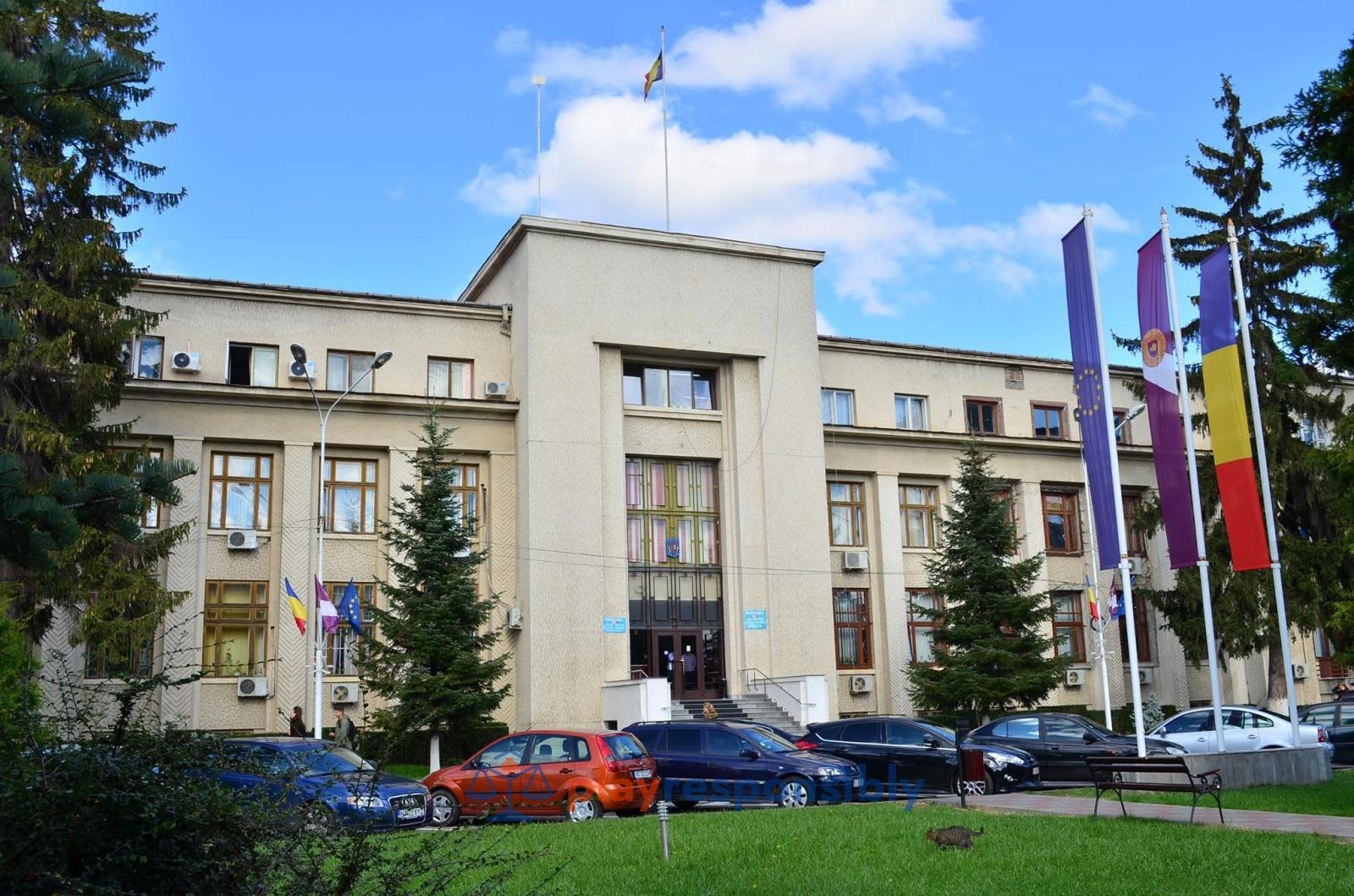 Sediul Primăriei din Roman   FOTO Facebook
