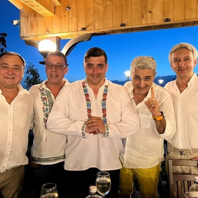 Mirel Palada, primul din stânga