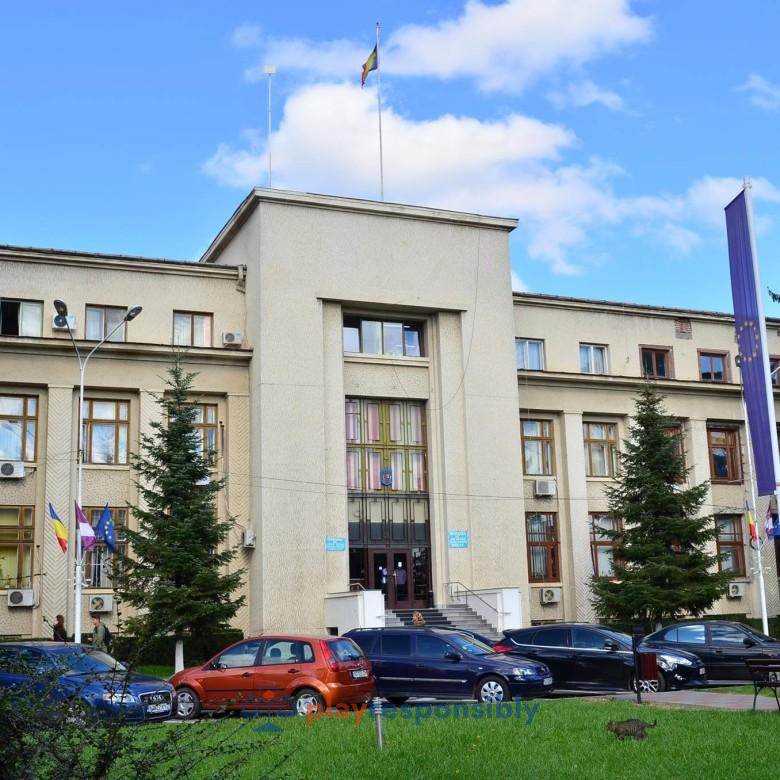 Sediul Primăriei din Roman   FOTO Facebook