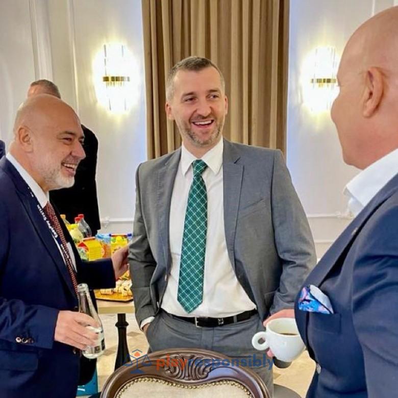 Pocora, stânga, la un eveniment public  FOTO Arhivă