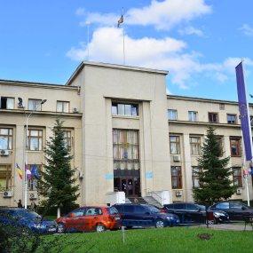Sediul Primăriei din Roman   FOTO Facebook