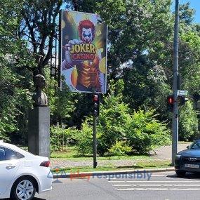 Statuia lui Mircea Eliade, vecină cu Joker Casino